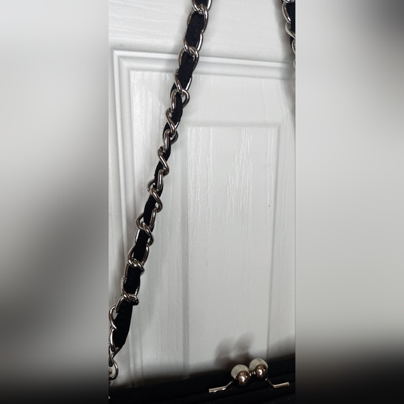 Vera Bradley Quilted Circle Black Textured Clutch with Removable Chain Strap - Picture 6 of 12